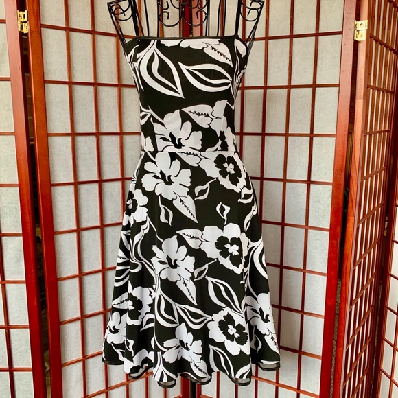 Hypnotik Hibiscus Motif Fit & Flare Midi Sundress - Picture 2 of 7